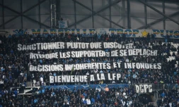 Des supporters de l'OM déploient une banderole dénonçant les interdictions de déplacement, le 18 février 2018 au Vélodrome
