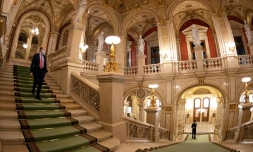 Le directeur de l'Opéra de Vienne, Dominique Meyer, avant la réouverture de l'institution aprÚs trois mois de fermeture imposée par la pandémie de coronavirus, le 8 juin 2020