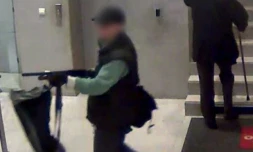 Une capture d'écran montrant Abdlhakim Dekhar dans le locaux de BFMTV à Paris le 18 novembre 2013