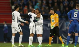 Lucas Moura dans les bras de Hatem Ben Alfa et Pastore ont tous marqué pour Paris contre Avranches en Coupe de France, le 5 avril 21017 à Caen