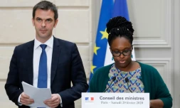 Le ministre de la Santé Olivier Véran et la porte-parole du gouvernement Sibeth Ndiaye, lors d'un point-presse à l'Elysée, le 29 février 2020