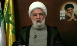 Une image prise sur la télévision Al-Manar du Hezbollah montrant le chef du mouvement libanais, Naïm  Qassem prononcer un discours, le 29 novembre 2024