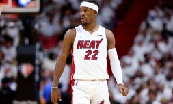 Jimmy Butler du Miami Heat contre les Boston Celtics dans le match 1 de la finale de Conféren ce en NBA le 17 mai 2022 à la FTX Arena à Miami