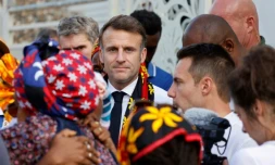 Emmanuel Macron lors de sa première visite à Mayotte après le passage du cyclone Chido, le 19 décembre 2024
