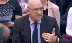 Le directeur général d'Oxfam, Mark Goldring, comparaßt comme témoin devant une commission parlementaire à Londres, le 20 février 2018
