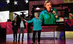 La candidate démocrate à la présidentielle américaine Hillary Clinton à Miami, en Floride, lors d'un concert de Jennifer Lopez, le 29 octobre 2016