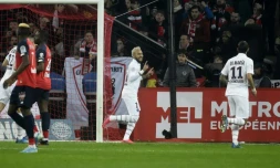 Neymar célèbre un de ses deux buts dans le succès du PSG face à Lille à Villeneuve-d'Ascq, le 26 janvier 2020