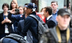 L'attaquant Kylian Mbappé arrive à l'hôtel des Bleus, la veille du quart face à l'Uruguay au Mondial, le 5 juillet 2018 à Nijni Novgorod