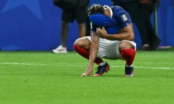 La déception du Français Desiré Doué aprÚs l'élimination en demi-finale du Mondial face à l'Espagne, le 14 juillet 2026 à Arlington prÚs de Dallas