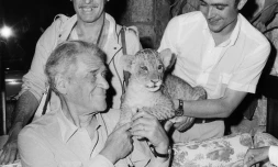 Le journaliste et romancier Joseph Kessel, le 7 juillet 1969, dans un restaurant Ă Nice