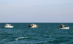 Des bateaux des garde-côtes yéménites, fidèles au gouvernement internationalement reconnu, en patrouille dans la mer Rouge, près du détroit stratégique de Bab al-Mandab, le 12 décembre 2023


