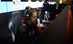 Des joueurs parmi les meilleurs du monde du jeu vidéo phénomène Fortnite s'affrontent à Katowice en Pologne, le 3 mars 2019 