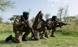 Des gardes forestiers et fauniques prĂšs de la base anti-braconnage du parc national de Zah Soo, le 12 juin 2024 Ă Binder, dans le sud-ouest du Tchad