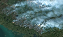 Image satellite de l'Agence spatiale européenne montrant des incendies dans le Grand Nord canadien, le 16 août 2023