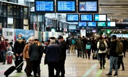 Des passagers gare Montparnasse Ă Paris le 3 avril 2021