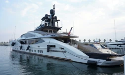 Le yacht "Lady M", propriété de l'oligarque russe Alexei Mordashov, au port d'Imperia, le 5 mars 2022 en Italie