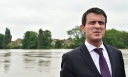 Manuel Valls à Viry-Chatillon (Essonne) le 4 juin 2016