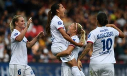 Les joueuses lyonnaises aprÚs un but contre le PSG lors du Trophée des championnes, le 21 septembre 2019 à Guingamp
