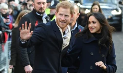 Le Prince Harry et sa fiancée l'actrice américaine Meghan Markle, le 1er décembre 2017 à Nottingham en Angleterre