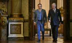 Le roi Philippe de Belgique (d) et le Premier ministre Bart De Wever pour la cérémonie de prestation de serment au Palais royal, à Bruxelles, le 3 février 2025