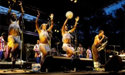 Femi Kuti se produira en concert unique le samedi 26 novembre 2005 à la Ravine Saint-Leu