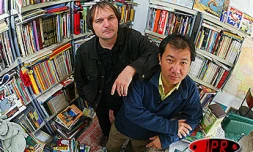 Deux des membres de l'association Cyclone BD