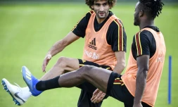 Le milieu Marouane Fellaini (g) et l'attaquant Michy Batshuayi lors d'une séance d'entraînement de la Belgique au Mondial, le 25 juin 2018 à Dedovsk