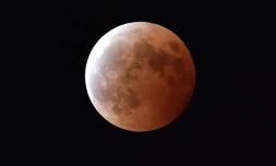 Eclipse lunaire vue de Tokyo le 8 octobre 2014