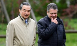Le chef de la diplomatie chinoise Wang Yi et son homologue allemand Sigmar Gabriel à Berlin, le 26 avril 2017