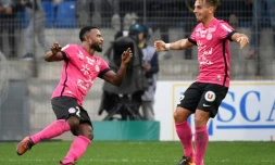 Le milieu Stéphane Sessègnon (g) exulte après avoir ouvert le score pour Montpellier contre Nice à La Mosson, le 15 octobre 2017  