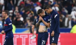 La déception des Bleus à l'issue du match perdu contre le Danemark au Stade de France pour leur entrée en lice en Ligue des nations, le 3 juin 2022 
