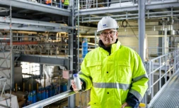 Stefan Scherer, patron d'AMG Lithium, à l'usine de raffinage de lithium en cours d'achèvement à Bitterfeld-Wolfen, le 17 janvier 2024 en Allemagne
