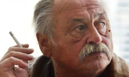 L'écrivain américain Jim Harrison le 27 septembre 2002 à La Défense, près de Paris, avant une séance de dédicaces 