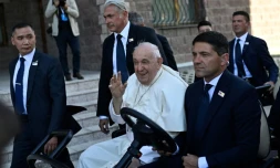 Arrivée du pape François à la cathédrale des Saints-Pierre-et-Paul à Oulan-Bator, le 2 septembre 2023