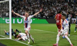 Le milieu lyonnais Pavel Sulc célèbre le but contre son camp de Leonardo Balerdi lors du match de Ligue 1 entre l'OL et l'Olympique de Marseille au Groupama Stadium le 31 août 2025