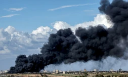 Un nuage de fumée s'élève au-dessus de la bande de Gaza, le 31 janvier 2024