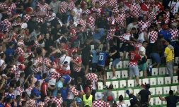 Bagarre entre supporters croates et tchèques lors du match de l'Euro-2016 opposant leur deux équipe à Saint-Etienne, le 17 juin 2016 