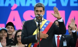 Le président vénézuélien Nicolas Maduro prononce un discours devant le palais présidentiel de Miraflores à Caracas, le 10 janvier 2025
