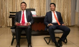 Les candidats au second tour de la présidentielle malgache, Marc Ravalomanana (gauche) et Andry Rajoelina (droite), avant un débat télévisé, le 9 décembre 2018 à Antananarivo.
