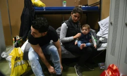 Ahmed, Alia et Adam dans un camp de réfugiés à Leeuwarden, aux Pays-Bas, en décembre 2015
