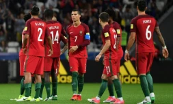 La star du Portugal Cristiano Ronaldo (c) à la fin du math perdu face au Chili en demi-finale de la Coupe des Confédérations, le 28 juin 2017 à Kazan (Russie)