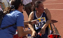 Athlétisme handisport 
Les pleurs de Honina Laveille déçue de son temps dans le 800 m fauteuil roulant
Photo Noël Thomas