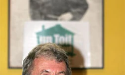 Lundi 03 octobre 2005 -

Dans le cadre de la journée mondiale du refus de la pauvreté le 17 octobre, Laurent Thebeault, responsable de la Boutique Solidarité de Saint-Denis, a indiqué que cette journée sera placée sous le symbole du logement