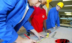 Lundi 27 septembre 2004
Une formation complémentaire d'initiative locale (FCIL) de coffreur, bancheur et ferrailleur a commence au lycée professionnel de l'Horizon (Saint-Denis)