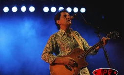 Jeudi 14 septembre 2006 -

Francis Cabrel a charmé son public lors de son concert  donné au Théâtre en Plein Air de Saint-Gilles