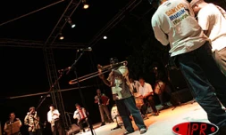 Vendredi 6 août 2004

Gangbé Brass Band (Bénin) et les Cuivres de l'Est en plein &quot;b?uf&quot;