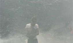Jeudi 5 avril 2007 - Le Tremblet (Saint-Philippe)

En raison des émanations de gaz volcanique, l'air est difficilement respirable à proximité des coulés