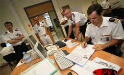 Vendredi 21 avril 2006 -
Toutes les maisons de La Réunion auront été démoustiquées au 15 juin, indique le général Clément Bollée