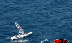 Jeudi 8 juin 2006 -

La véliplanchiste Raphaela le Gouvello a touché la terre ferme le jeudi 8 juin 2006 à 14h33 après avoir traversé l'océan Indien