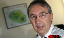 Lundi 21 août 2006 -
Alain Heyraud quitte la direction régionale de France Télecom Réunion pour un poste à Paris au sein de la direction nationale des relations avec les collectivités locales